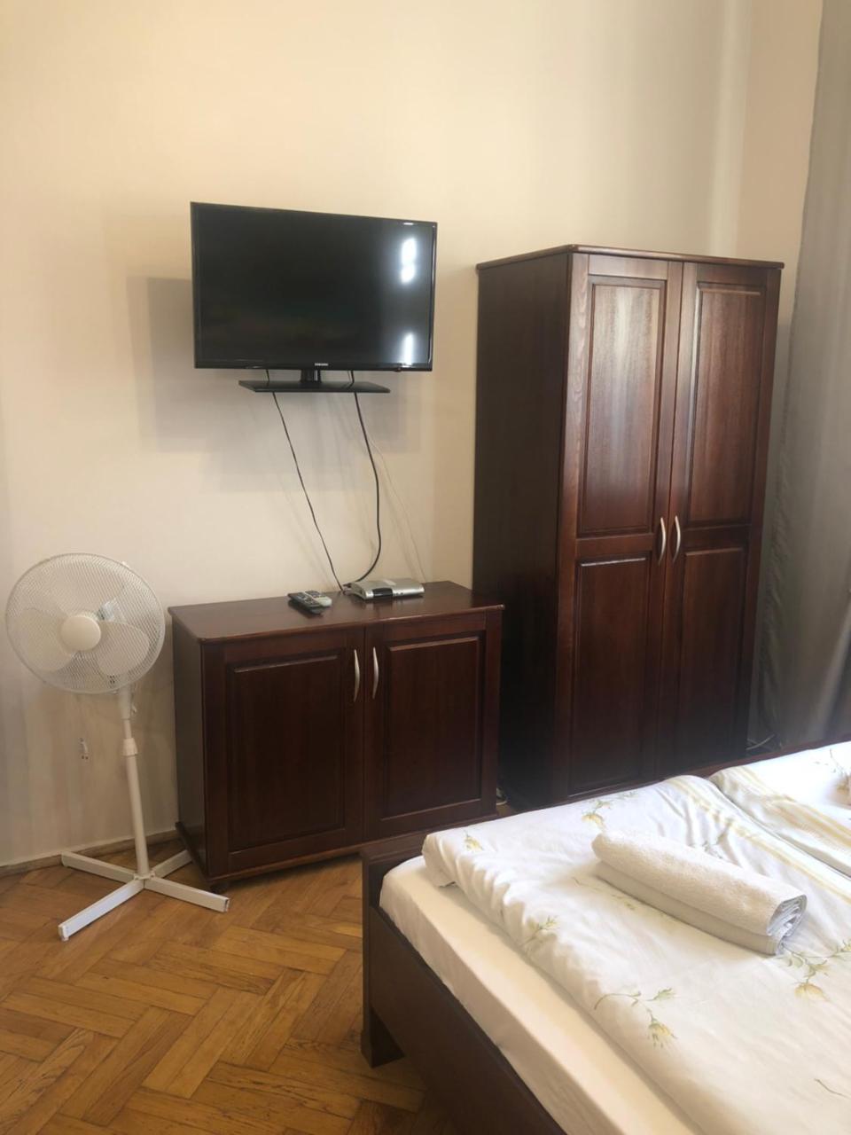 P&J Apartamenty Sw. Krzyza Krakkó Kültér fotó